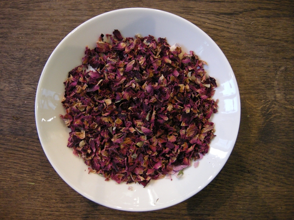 Ruusun terälehti (Rose petals)